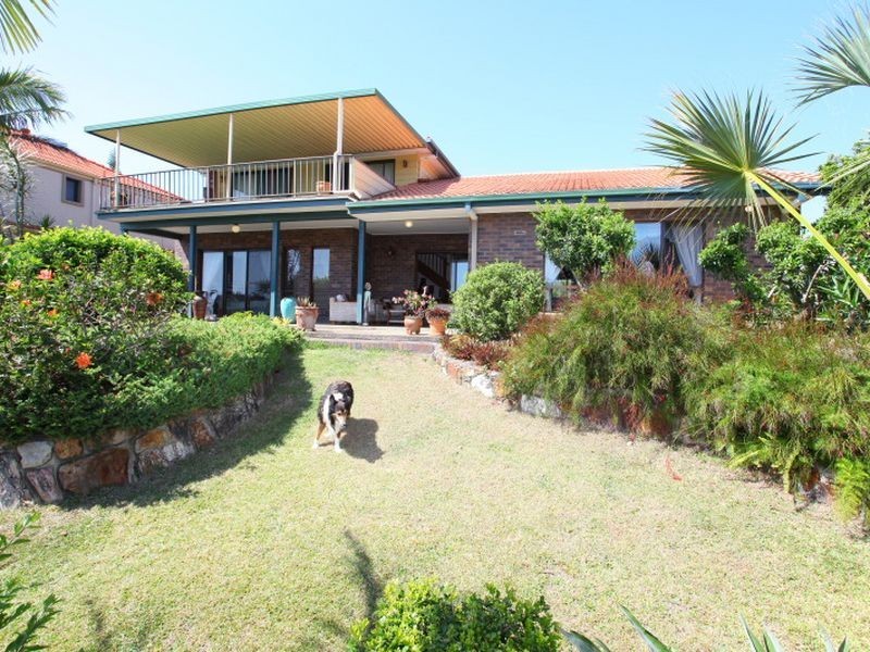 30 Selkirk Avenue, Benowa Waters QLD 4217