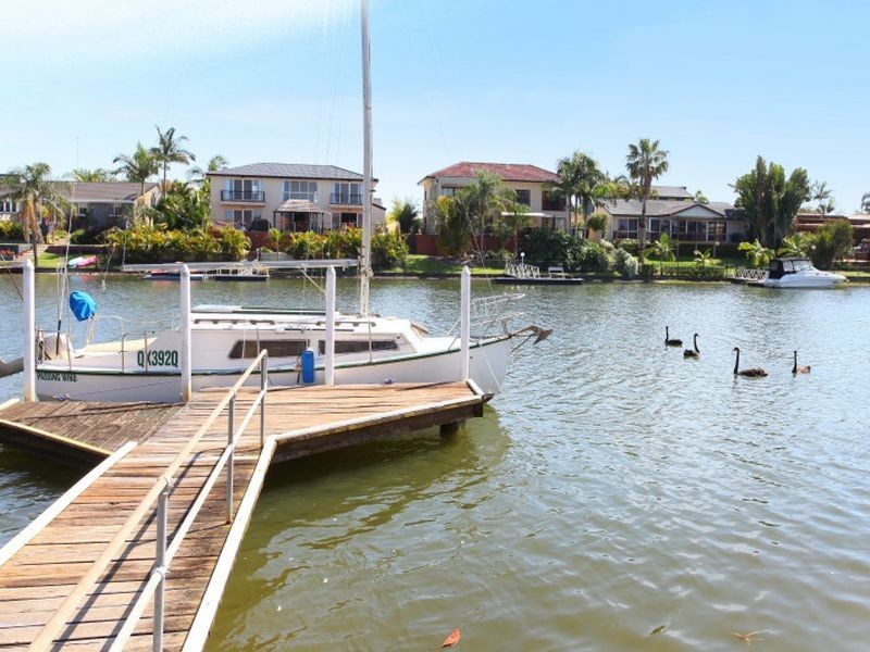 30 Selkirk Avenue, Benowa Waters QLD 4217