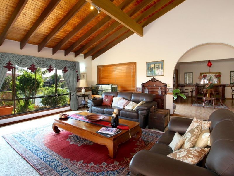 30 Selkirk Avenue, Benowa Waters QLD 4217