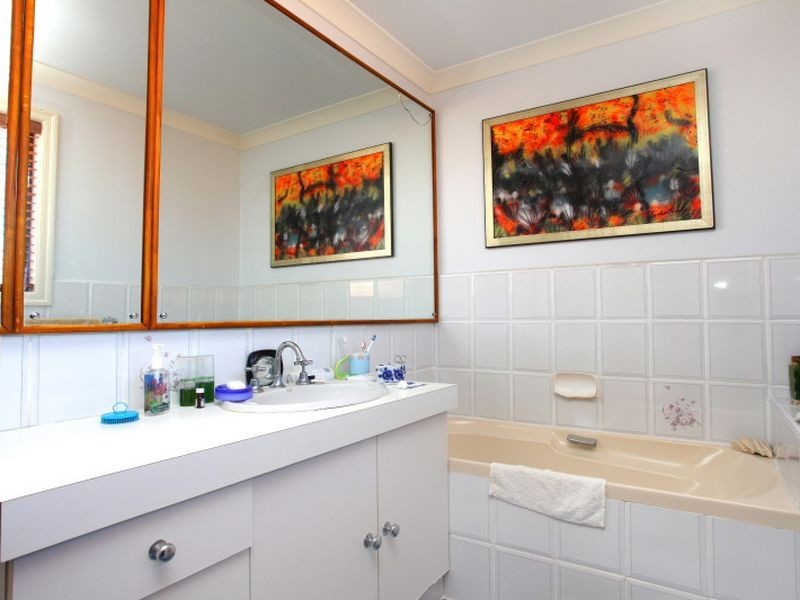 30 Selkirk Avenue, Benowa Waters QLD 4217