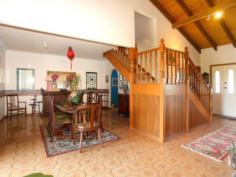 30 Selkirk Avenue, Benowa Waters QLD 4217