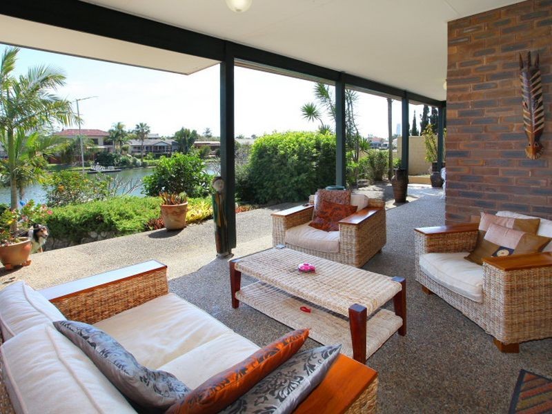 30 Selkirk Avenue, Benowa Waters QLD 4217