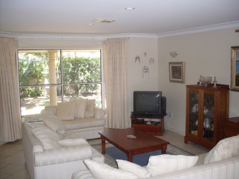 33 McCleary Street, Sorrento QLD 4217
