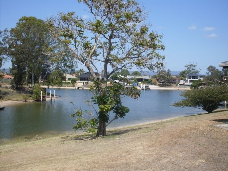 8 Nootka Court, Broadbeach Waters QLD 4218