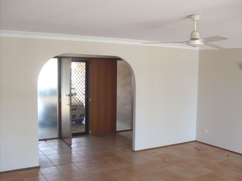 8 Nootka Court, Broadbeach Waters QLD 4218