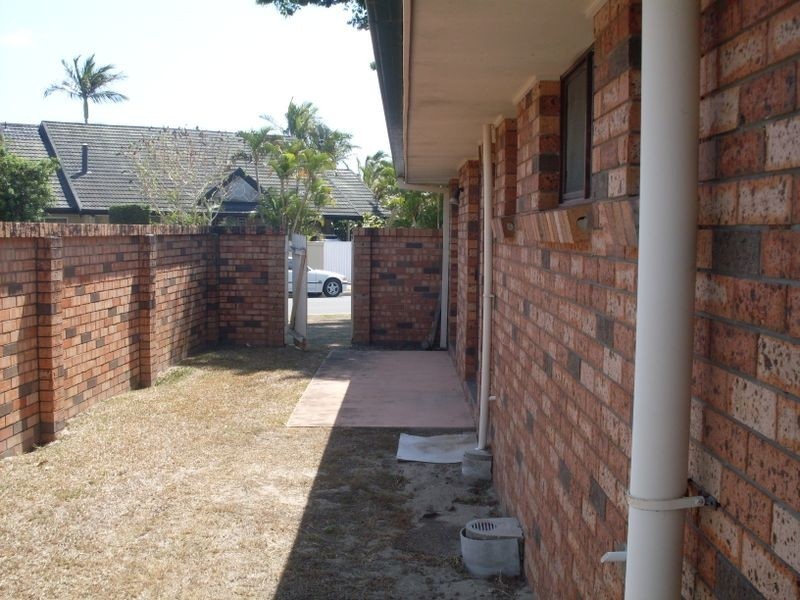 8 Nootka Court, Broadbeach Waters QLD 4218