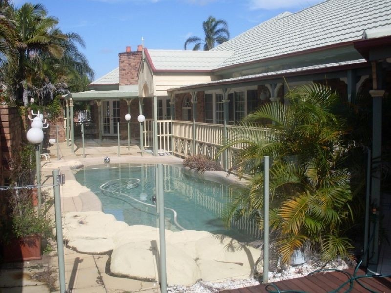 21 Montevideo Drive, Clear Island Waters QLD 4226