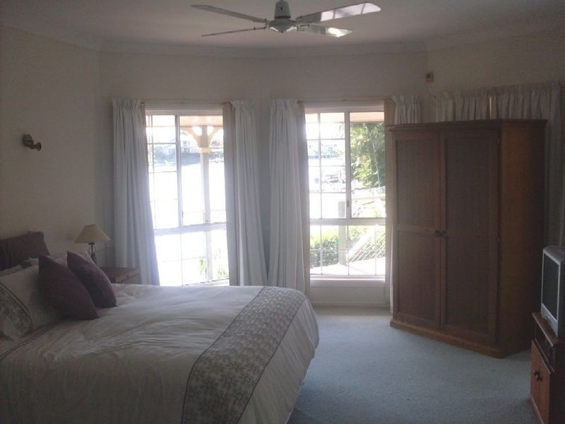 21 Montevideo Drive, Clear Island Waters QLD 4226