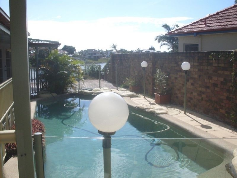 21 Montevideo Drive, Clear Island Waters QLD 4226