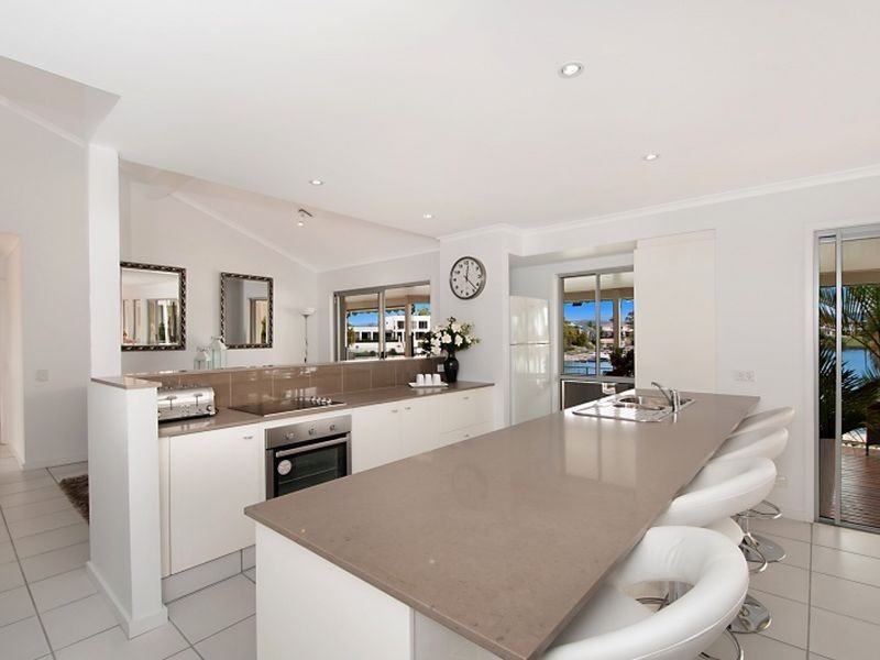 18 Argyle Crescent, Sorrento QLD 4217