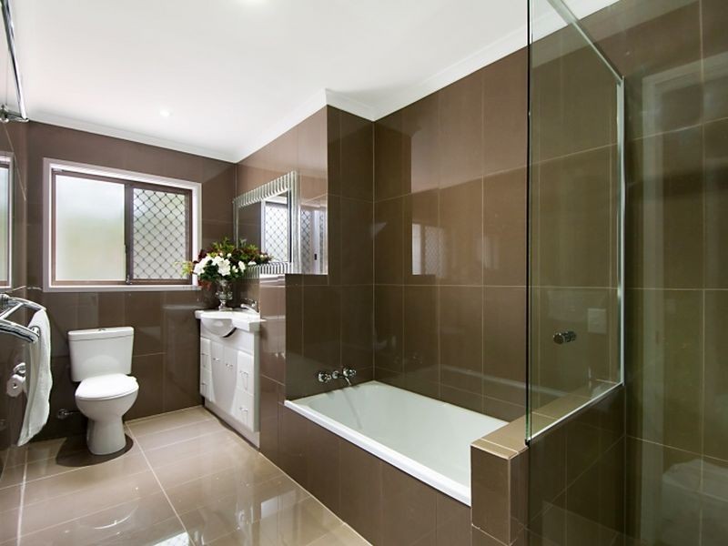 18 Argyle Crescent, Sorrento QLD 4217