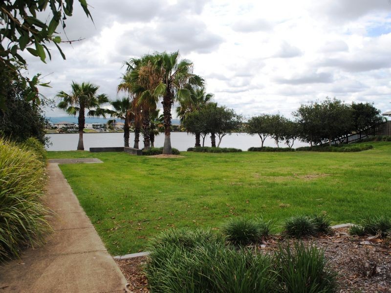 123 Sir Bruce Small Boulevard, Benowa Waters QLD 4217