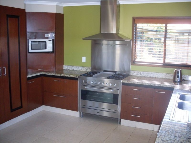 12 Moomba Court, Sorrento QLD 4217