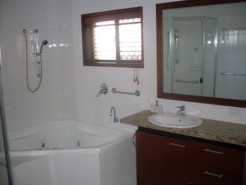 12 Moomba Court, Sorrento QLD 4217