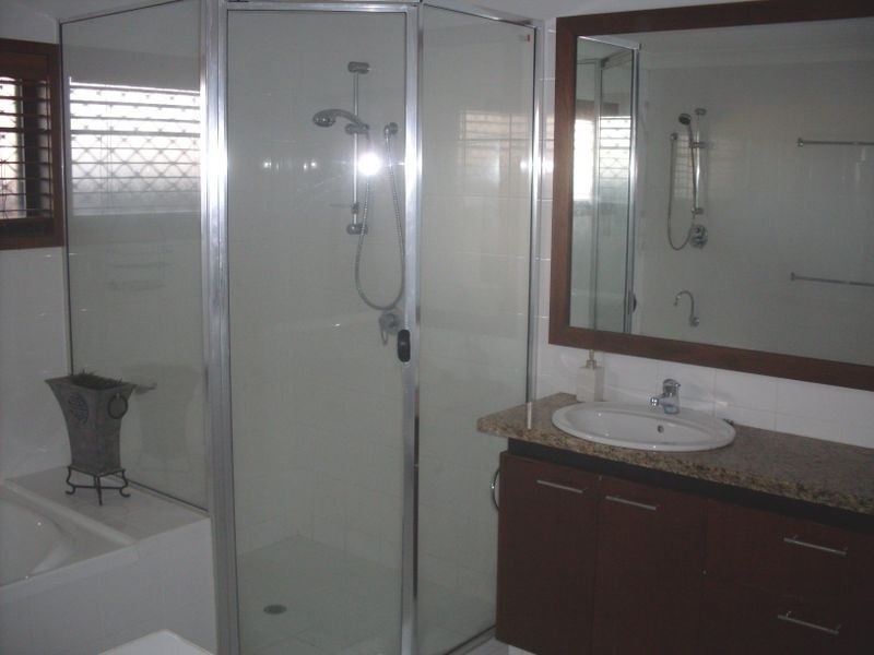 12 Moomba Court, Sorrento QLD 4217