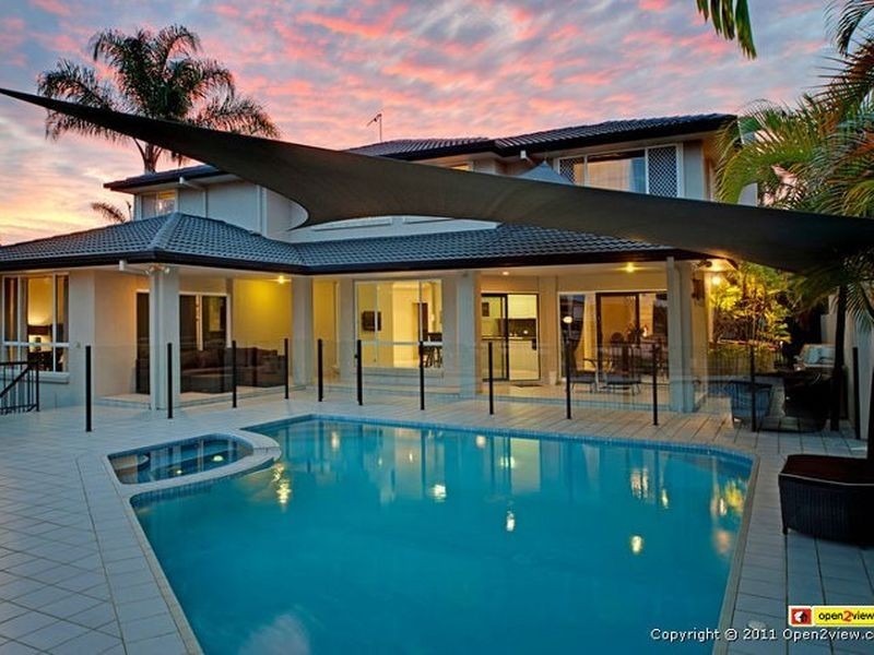 3 Chantilly Close, Benowa Waters QLD 4217