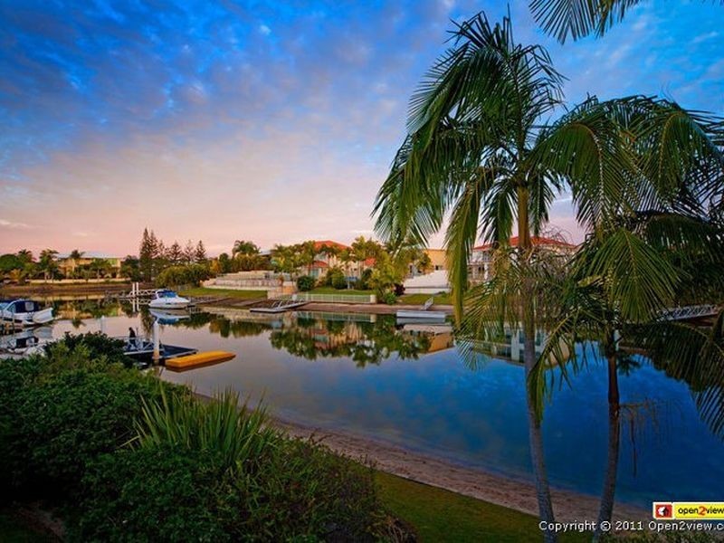 3 Chantilly Close, Benowa Waters QLD 4217