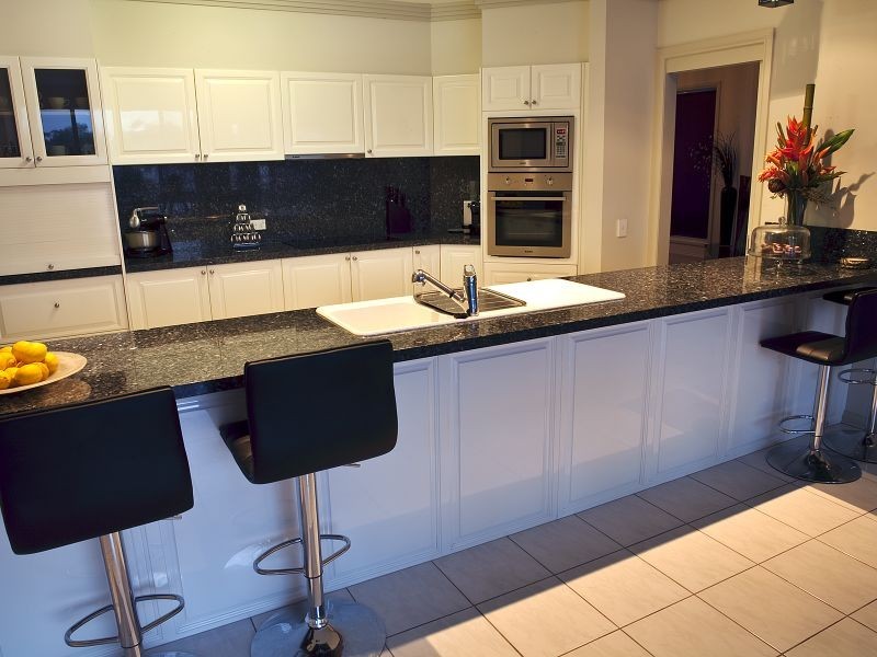 3 Chantilly Close, Benowa Waters QLD 4217