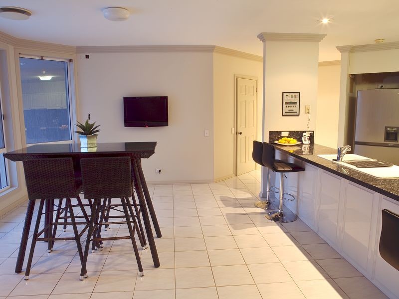 3 Chantilly Close, Benowa Waters QLD 4217