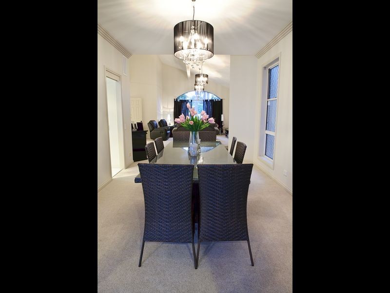 3 Chantilly Close, Benowa Waters QLD 4217