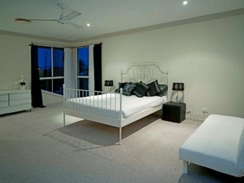 3 Chantilly Close, Benowa Waters QLD 4217