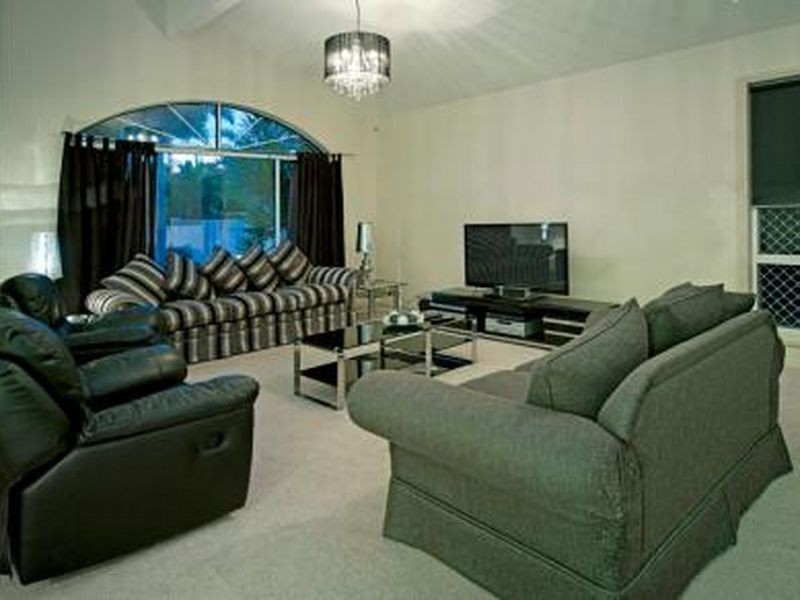 3 Chantilly Close, Benowa Waters QLD 4217