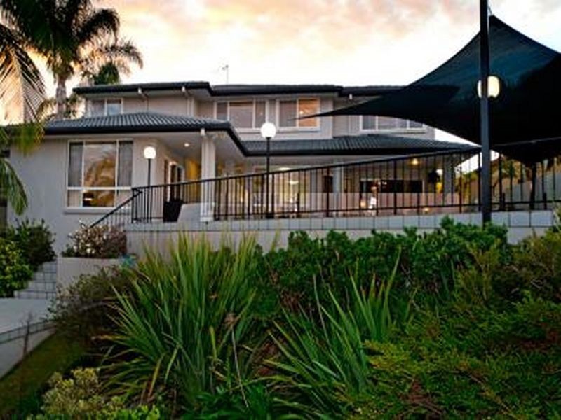 3 Chantilly Close, Benowa Waters QLD 4217