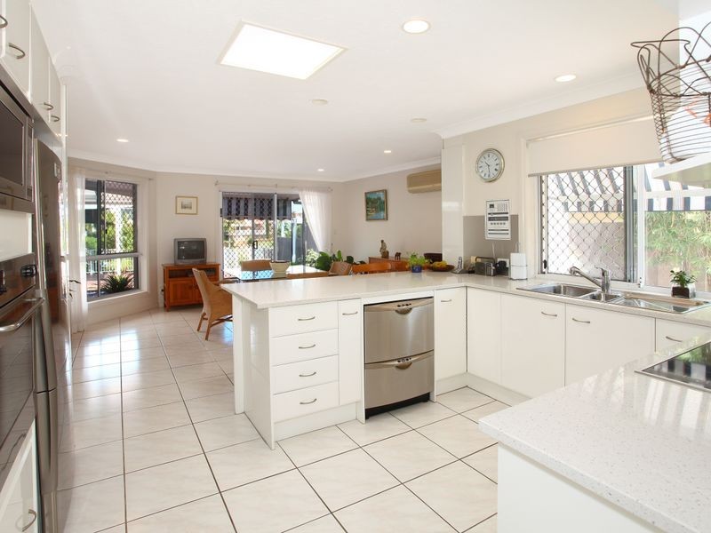 10 Mackay Close, Sorrento QLD 4217