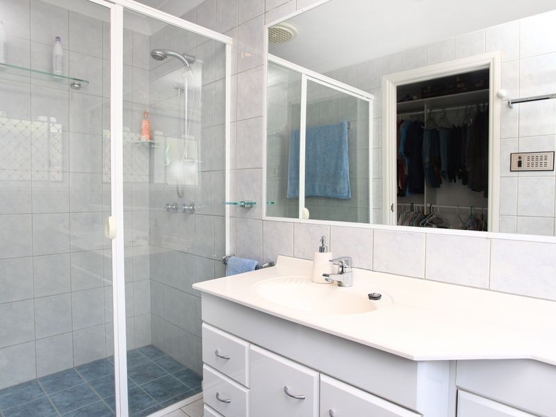 10 Mackay Close, Sorrento QLD 4217
