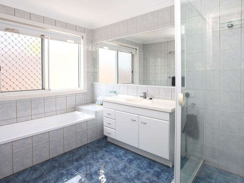 10 Mackay Close, Sorrento QLD 4217
