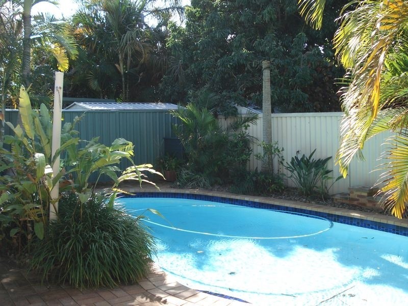 23 Forster Avenue, Sorrento QLD 4217