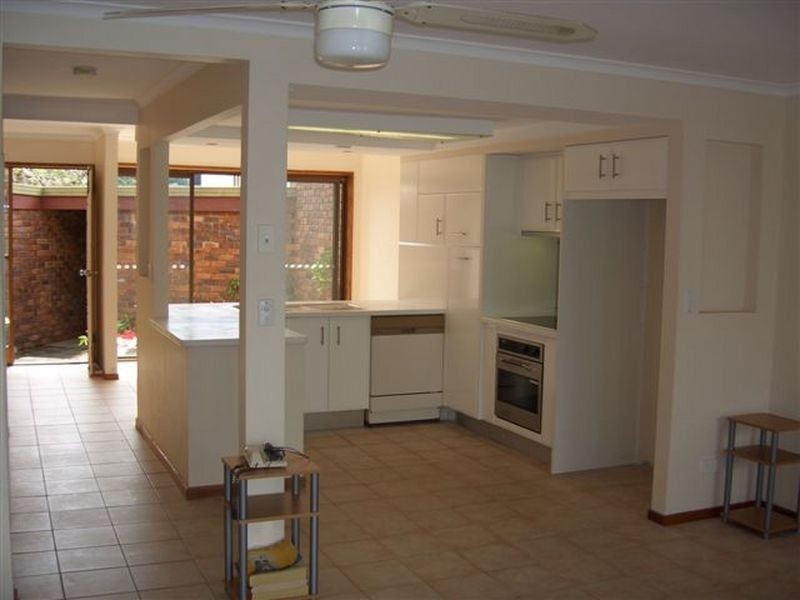 2/12 Orvieto Avenue, Mermaid Waters QLD 4218