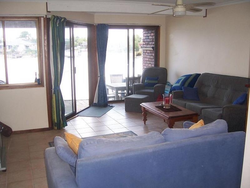 2/12 Orvieto Avenue, Mermaid Waters QLD 4218