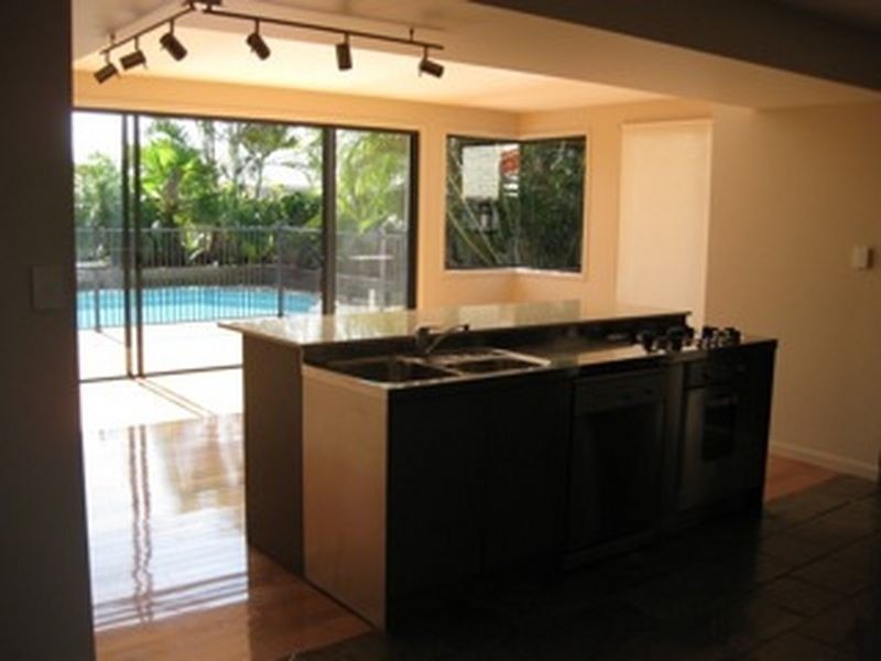 33 Coogeen Street, Sorrento QLD 4217