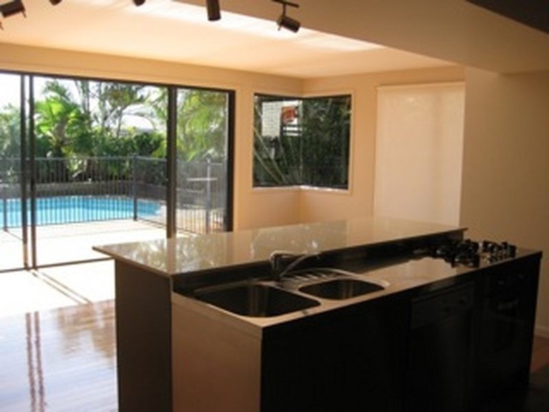 33 Coogeen Street, Sorrento QLD 4217