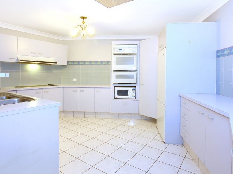 23 Cabana Boulevard, Benowa Waters QLD 4217