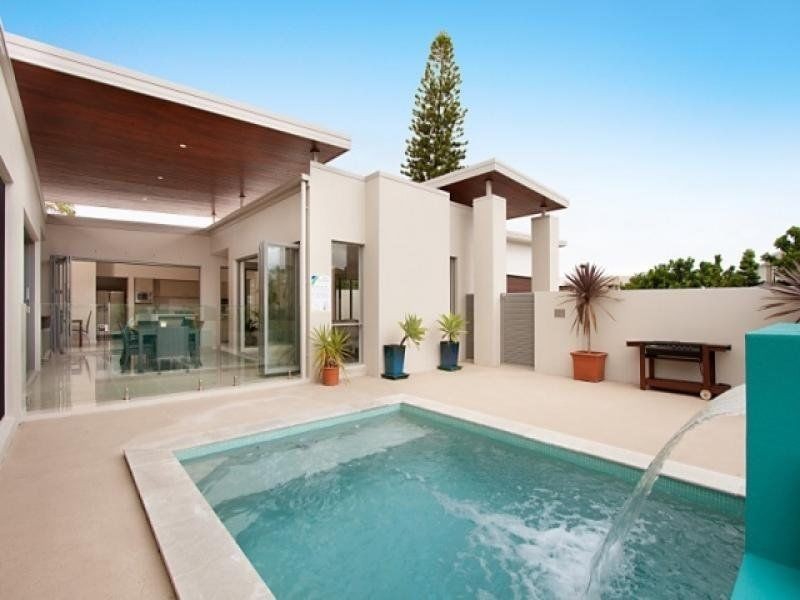 2 St Moritz Terrace, Sorrento QLD 4217