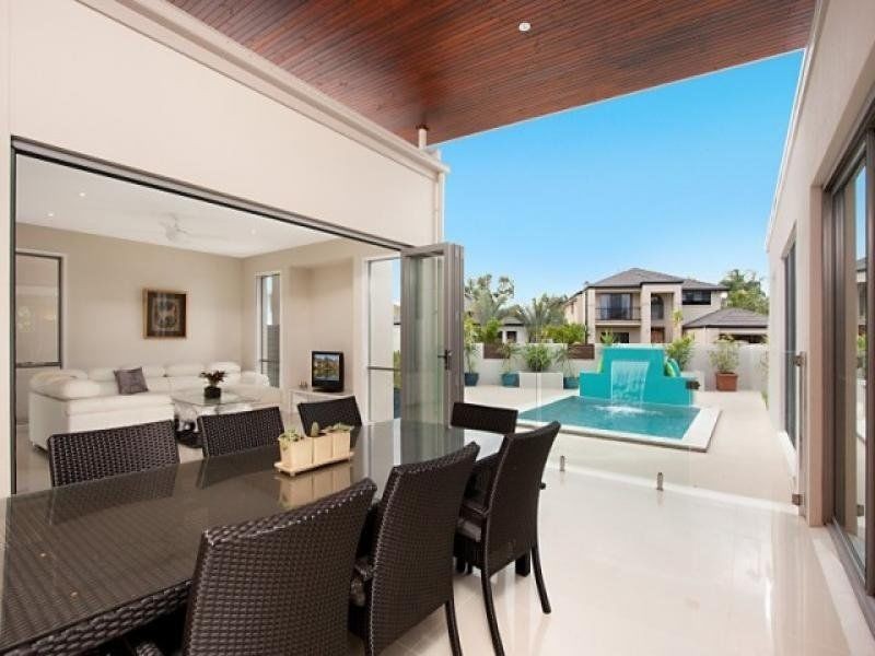 2 St Moritz Terrace, Sorrento QLD 4217
