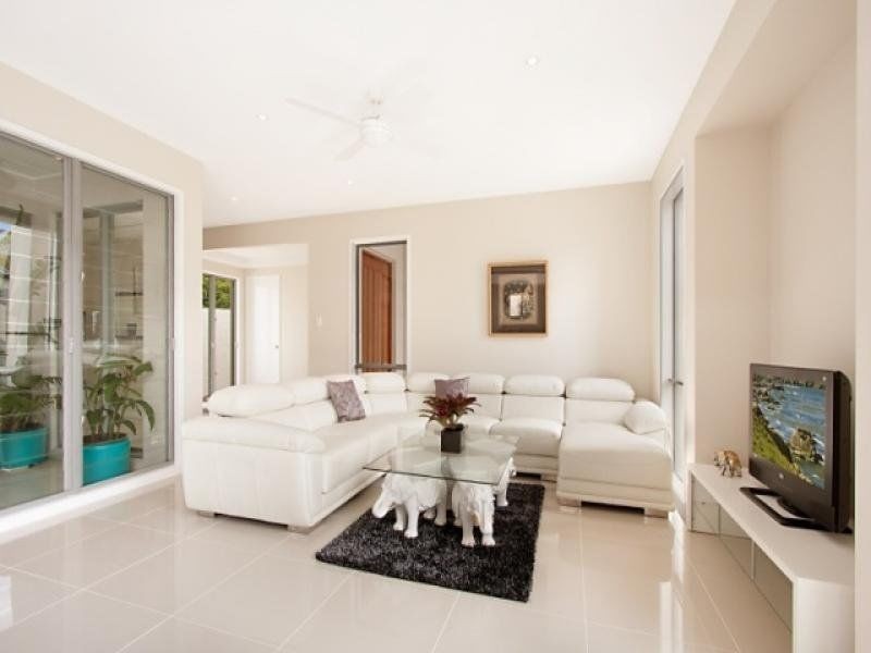 2 St Moritz Terrace, Sorrento QLD 4217