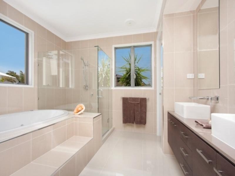 2 St Moritz Terrace, Sorrento QLD 4217