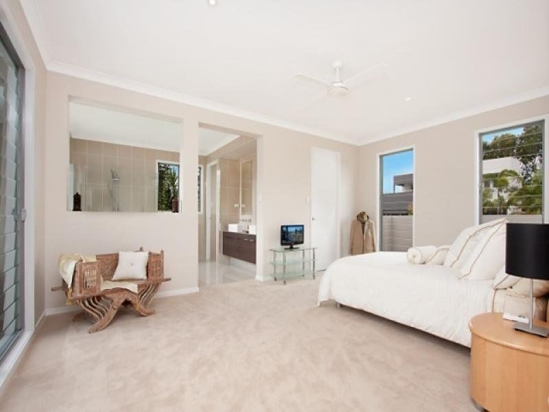 2 St Moritz Terrace, Sorrento QLD 4217