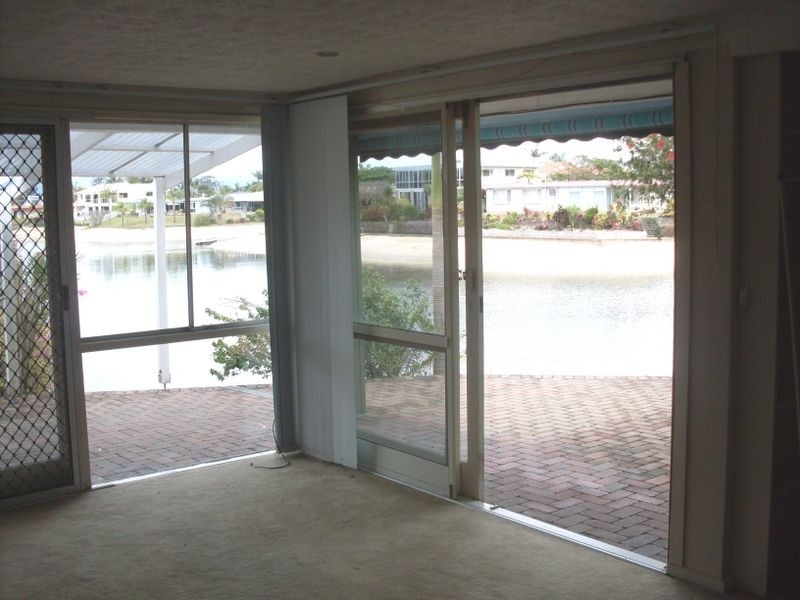 140 Monaco Street, Broadbeach Waters QLD 4218