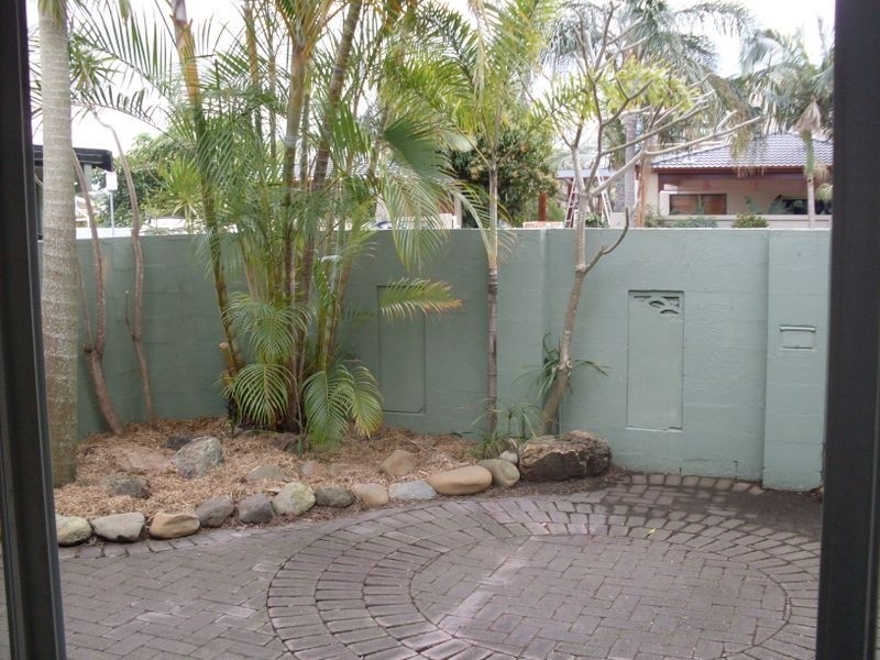 140 Monaco Street, Broadbeach Waters QLD 4218