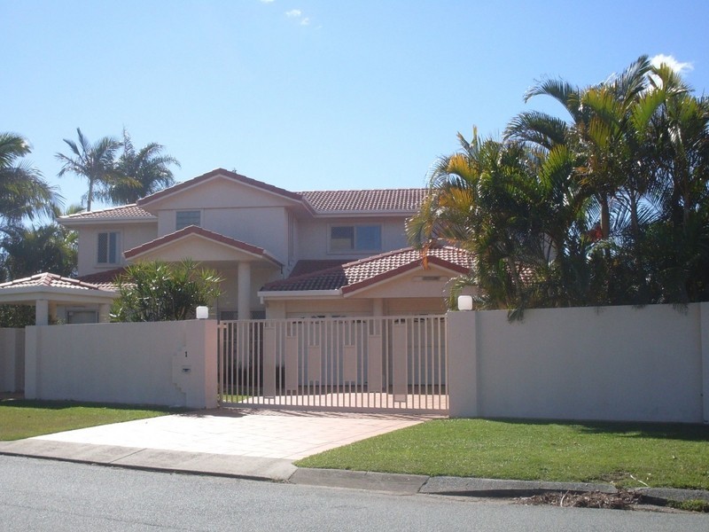 1 Balmoral Avenue, Sorrento QLD 4217