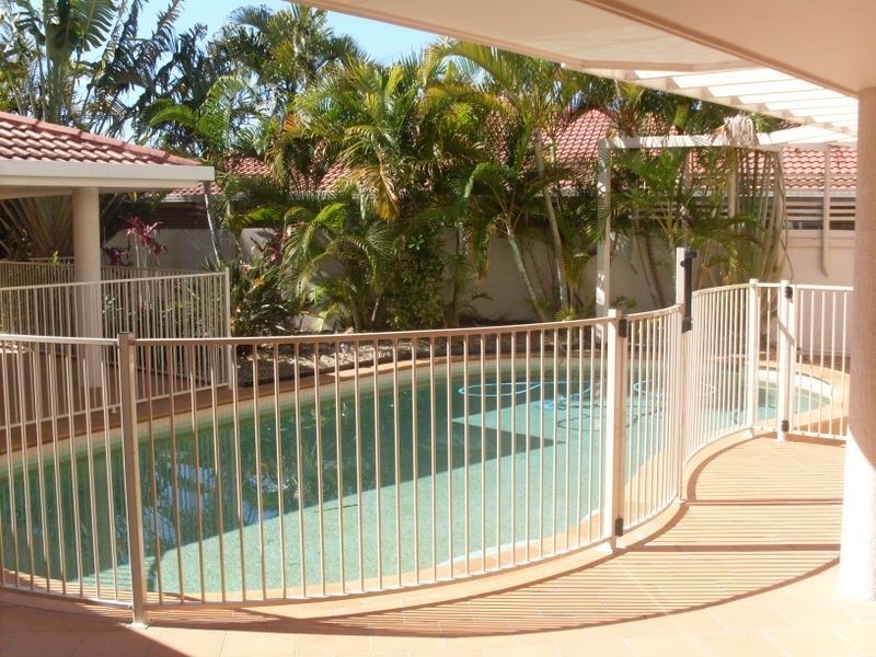 1 Balmoral Avenue, Sorrento QLD 4217