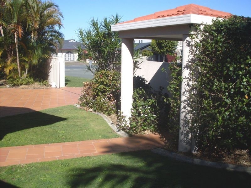 1 Balmoral Avenue, Sorrento QLD 4217