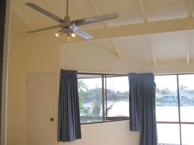 1/12 Orvieto Avenue, Mermaid Waters QLD 4218