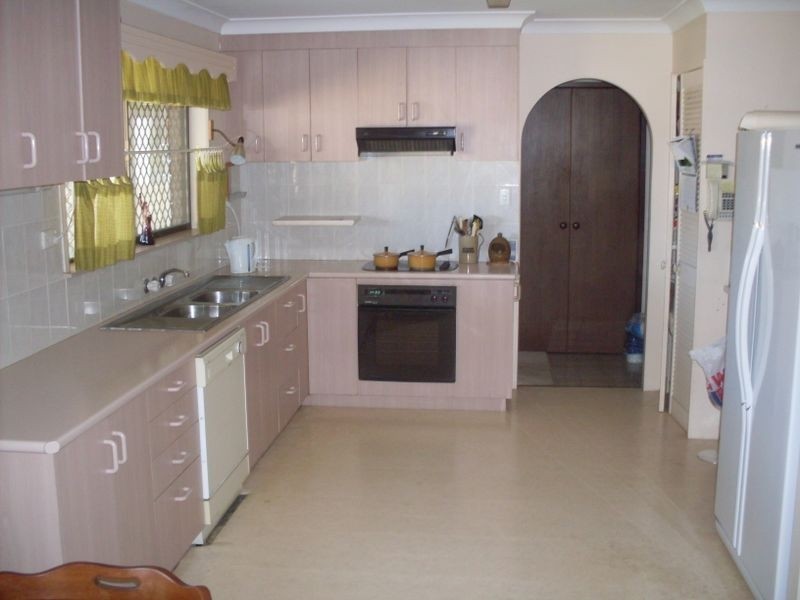 18 Boomerang Crescent, Sorrento QLD 4217