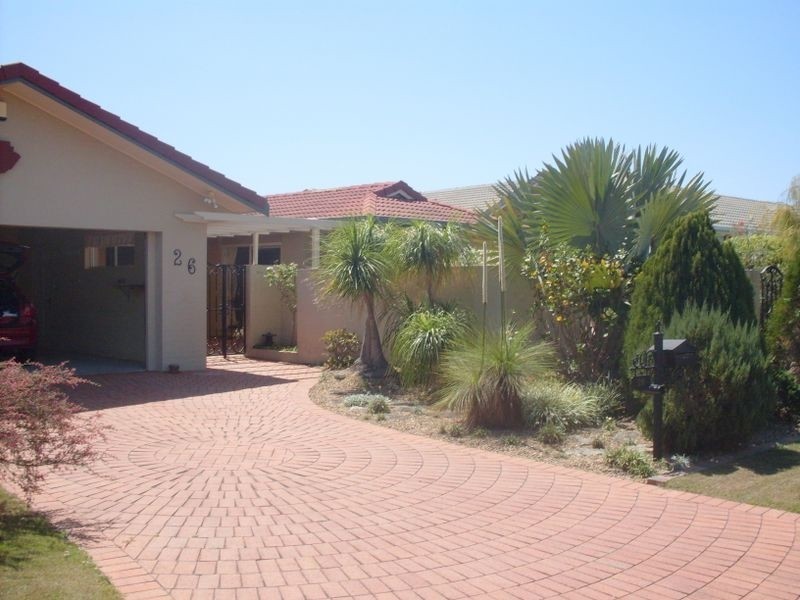 26 Selkirk Avenue, Benowa QLD 4217