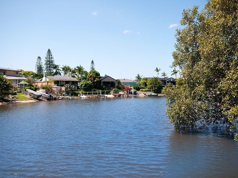 9 Nootka Court, Broadbeach Waters QLD 4218